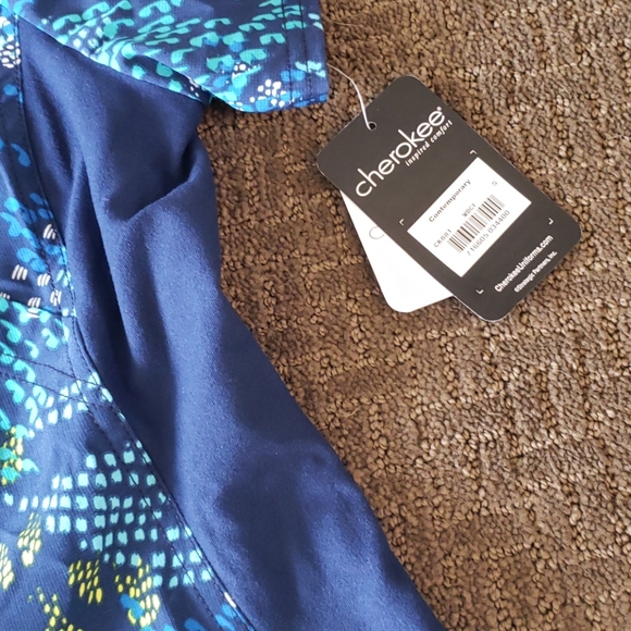 Scrub top - Picture 2 of 2